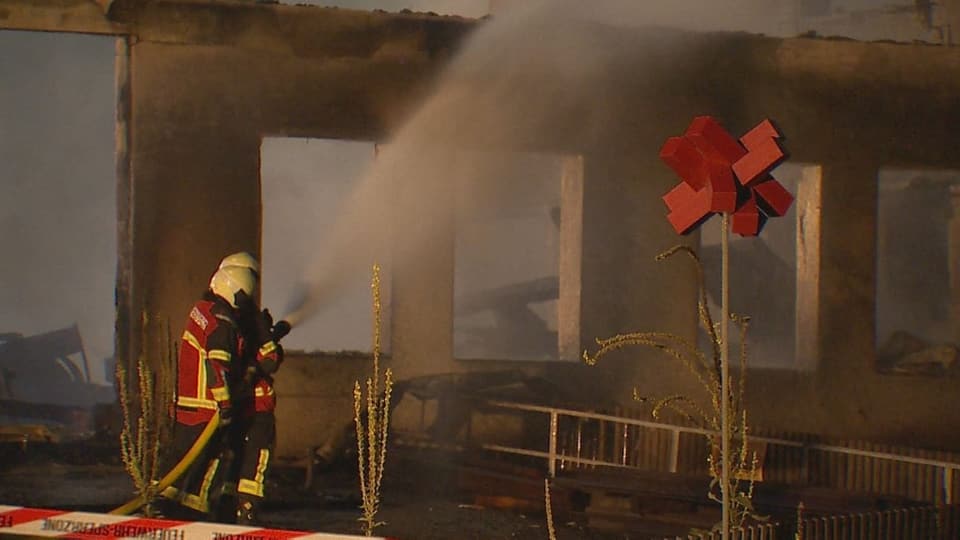 Die Feuerwehr im Einsatz in Oberweningen (ZH).