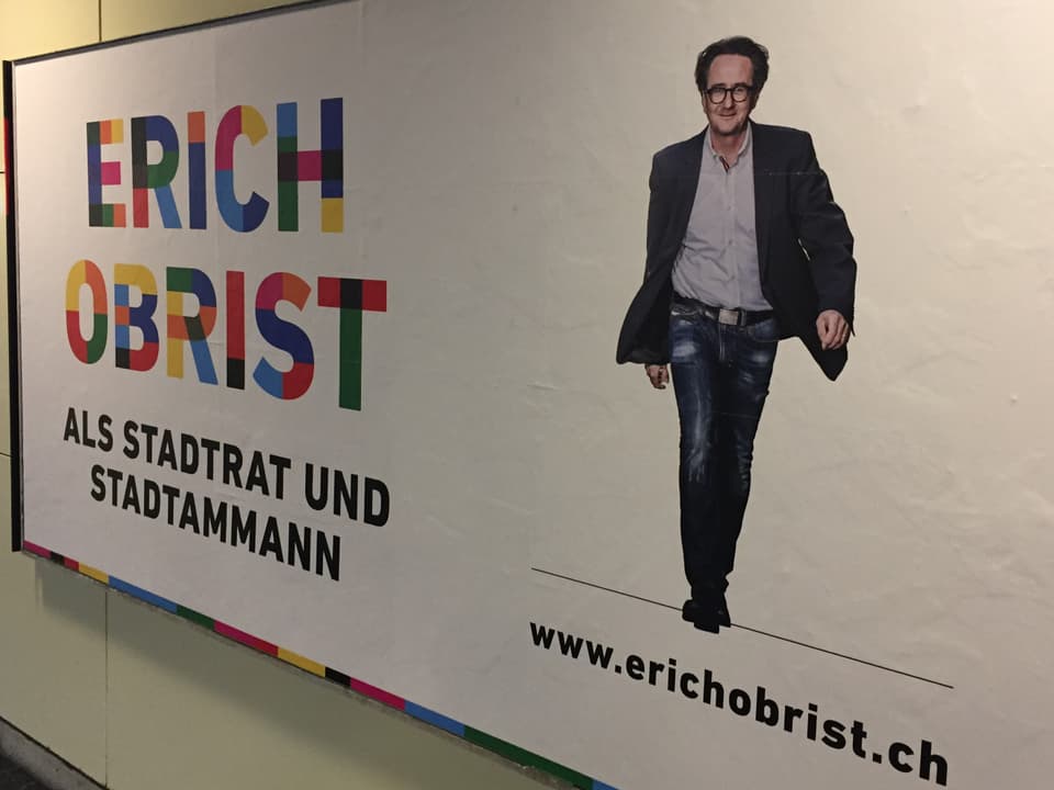 Plakat mit Mann und Aufschrift "Erich Obrist".