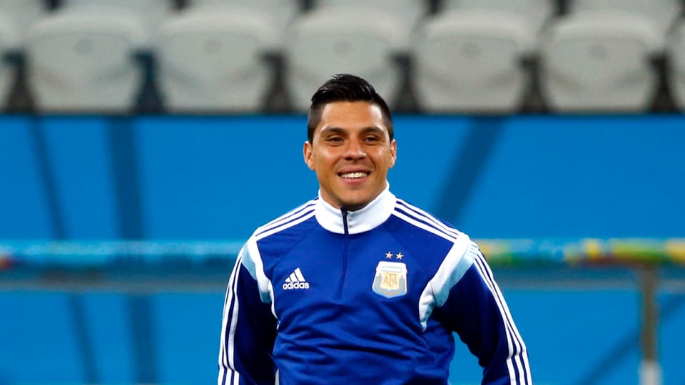 Argentiniens Nationalspieler Enzo Perez lächelt im Training.