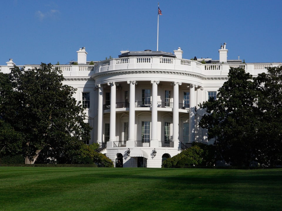 Das Weisse Haus in Washington von vorne fotografiert.