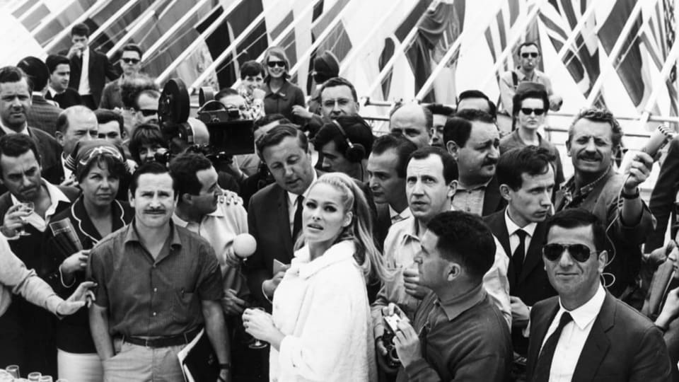 Ursula Andress anno 1965 in Cannes.