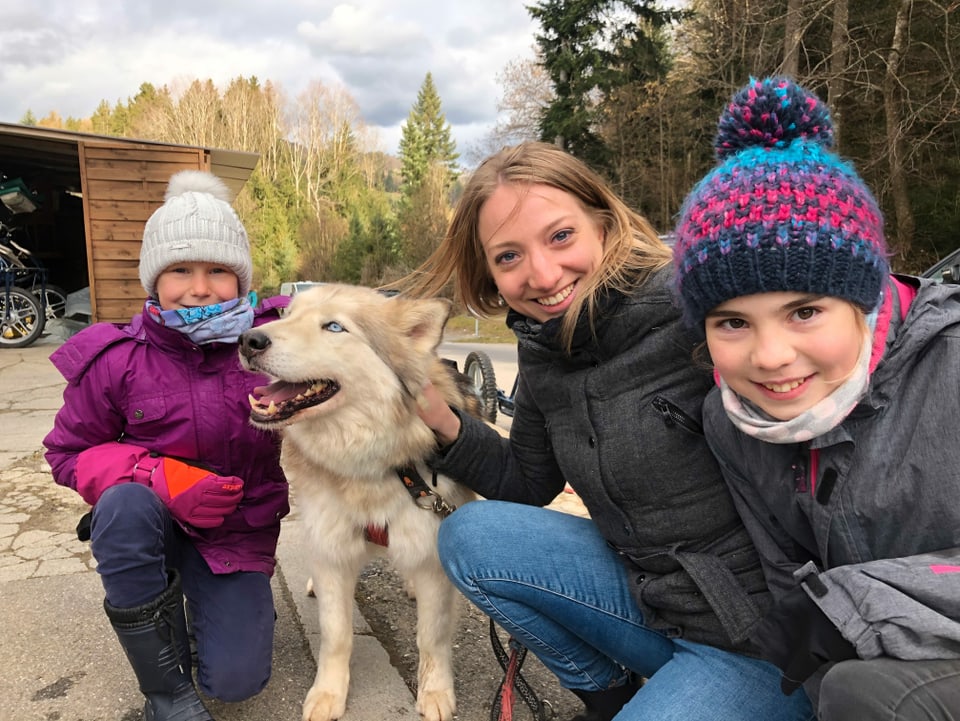 Aline mit einem Husky.