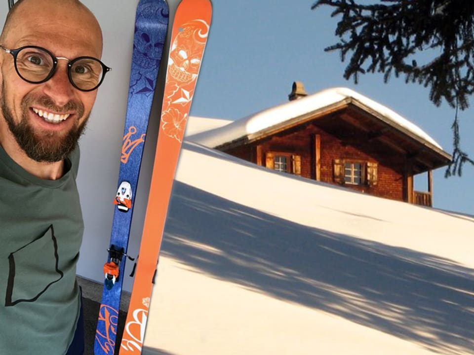 Marco Büchel mit zwei Ski, dahinter ein Maiensäss. 