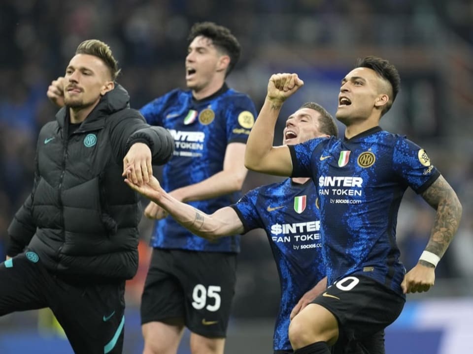 Freuen sich über die Tabellenführung Die Spieler von Inter Mailand.