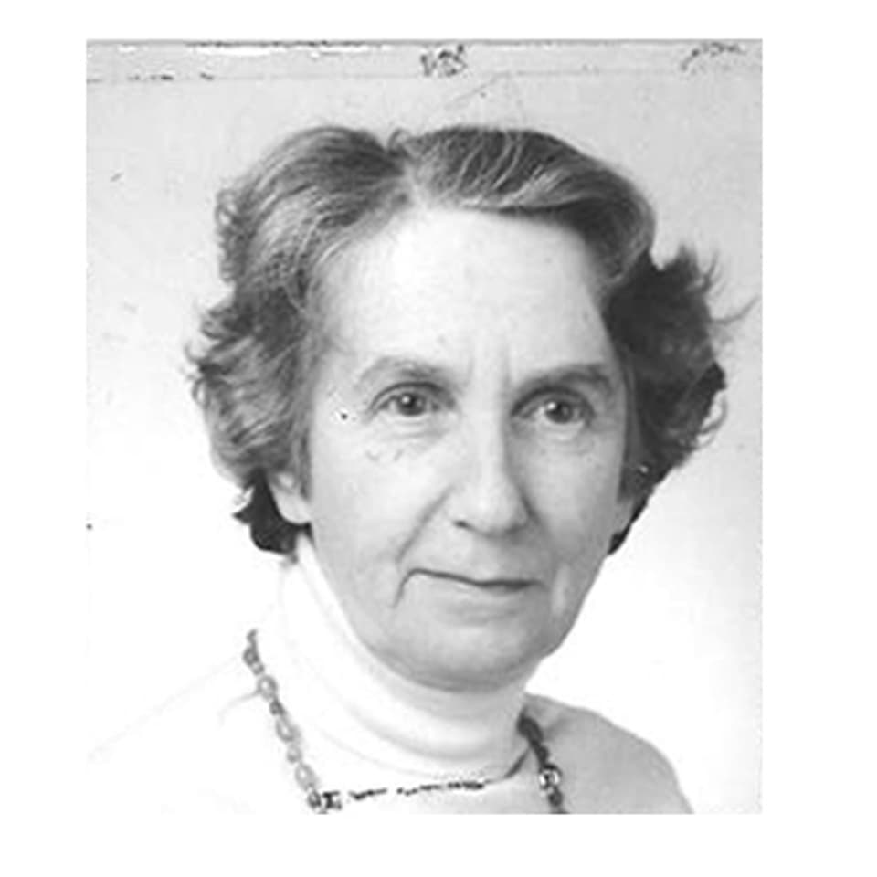 Schwarz-weiss Foto von Christine Custer in späteren Jahren.