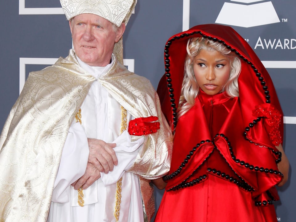 Sängerin Nicki Minaj erschien 2012 mit einem Benedikt-Double an der Grammy-Verleihung. Viele Katholiken waren empört. 