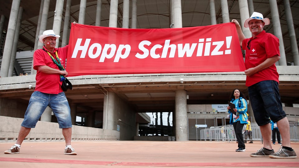 Fans mit Transparent «Hopp Schwiiz»