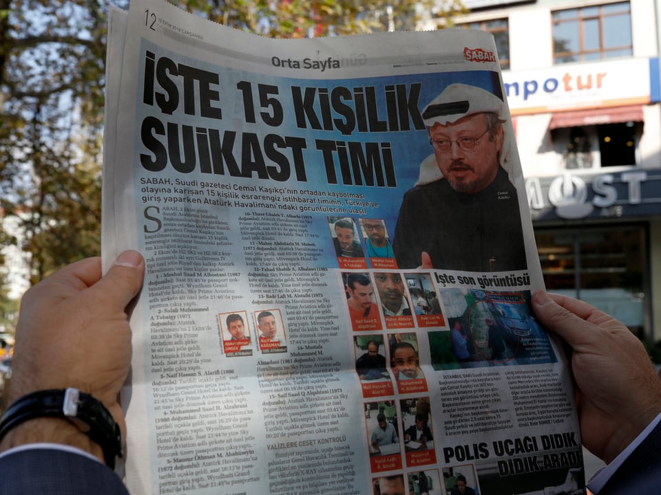 Türkische Zeitung mit Bild Khashoggis.