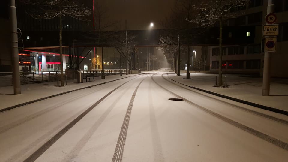 In Zürich gab es nur leichten Schneefall, aber die Strassen wurden rutschig.