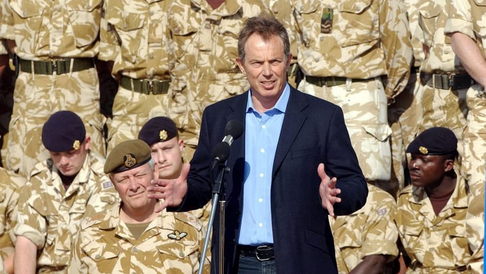 Tony Blair mit Soldaten im Irak.