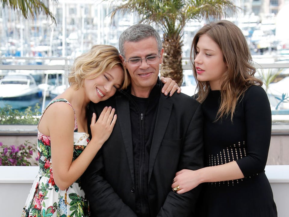 Regisseur mit den beiden Hauptdarstellerinnen in Cannes.