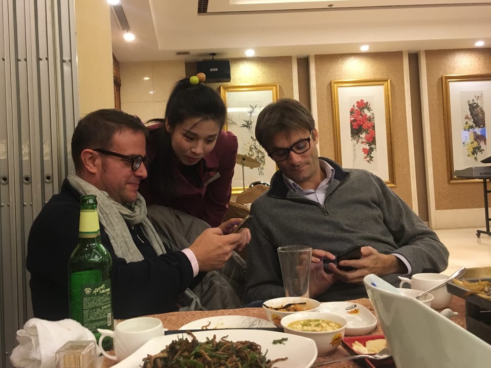 Reporter im nordkoreanischen Restaurant.