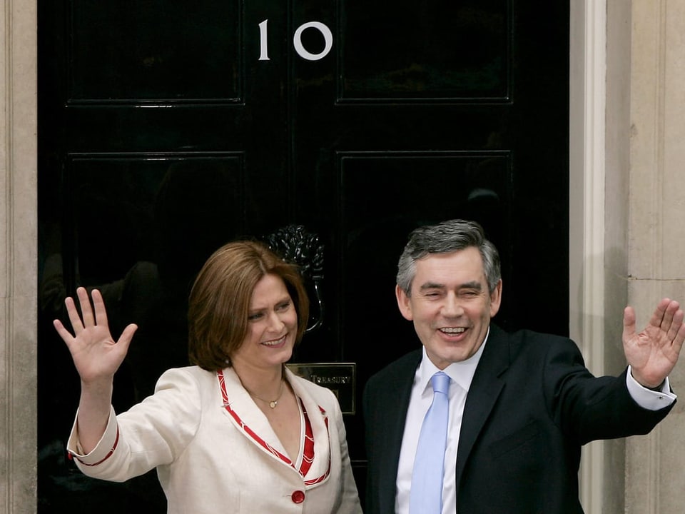 Zu sehen ist der ehemalige britische Premierminister Gordon Brown mit seiner Frau Sarah.