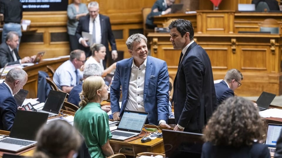 SP-Nationalrat Matthias Aebischer diskutiert mit GLP-Nationalrat Jürg Grossen und GLP-Nationalrätin Katja Christ.