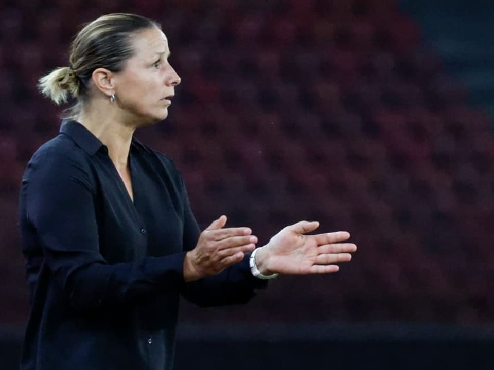 Inka Grings, Trainerin der FCZ Frauen.