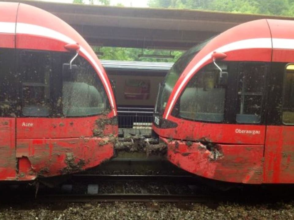 Defekter Zug nach Erdrutsch im Bahnhof Wolhusen. (Bild: SRF Augenzeuge, Yves René Lauber)