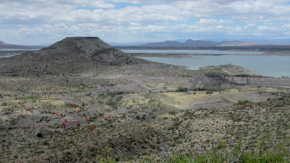 Landschaft in New Mexiko, Hügel und See