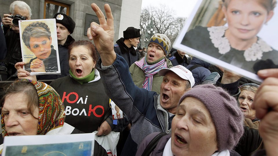 Demonstranten mit Bildern Timoschenkos