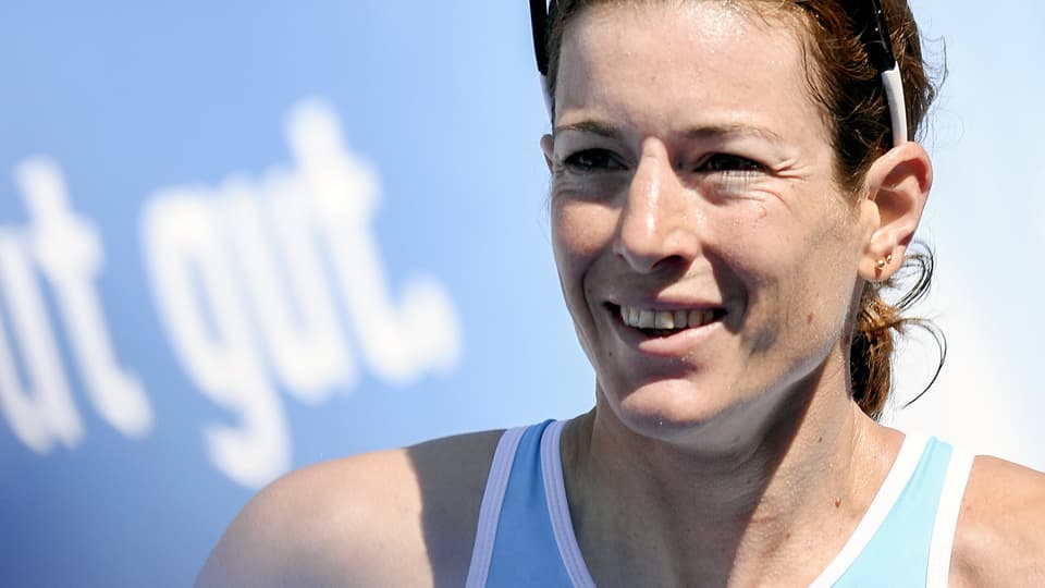 Nicola Spirig nach ihrem Zieleinlauf beim Ironman von Rapperswil 2014. 
