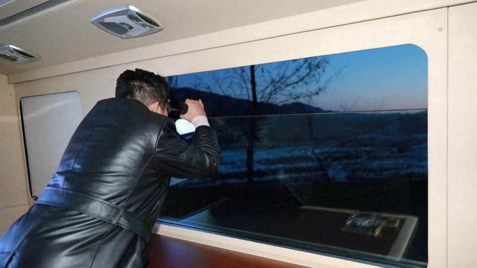 Kim Jong-un beobachtet den Start der Rakete