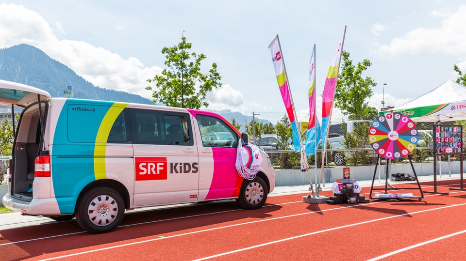 SRF Kids Stand mit Bus, Memory und Glücksrad.