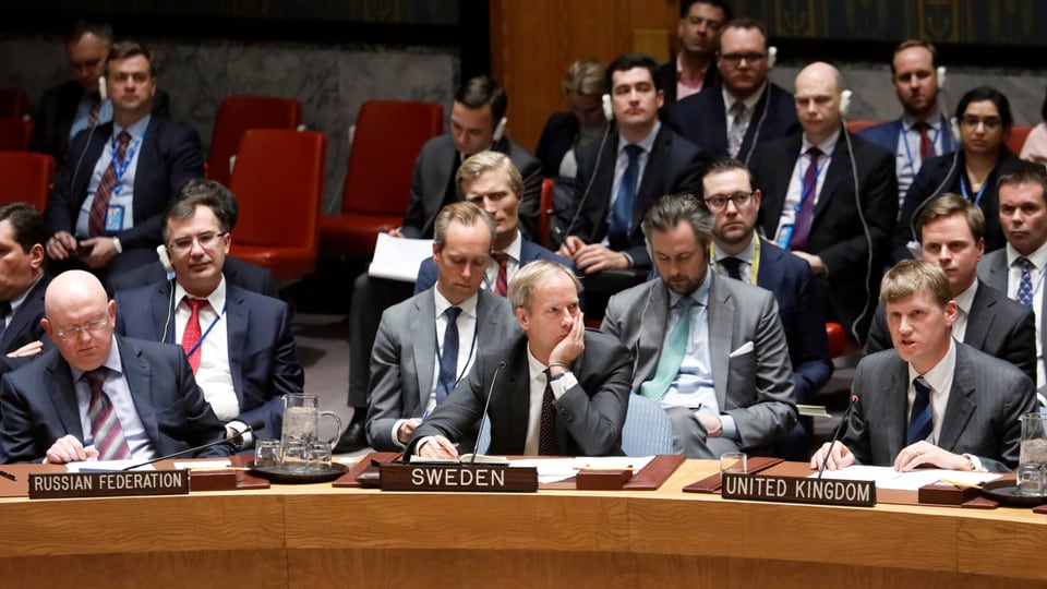 Der Schwedische UN-Botschafter sitzt zwischen dem russischen und dem britischen im US-Sicherheitsrat