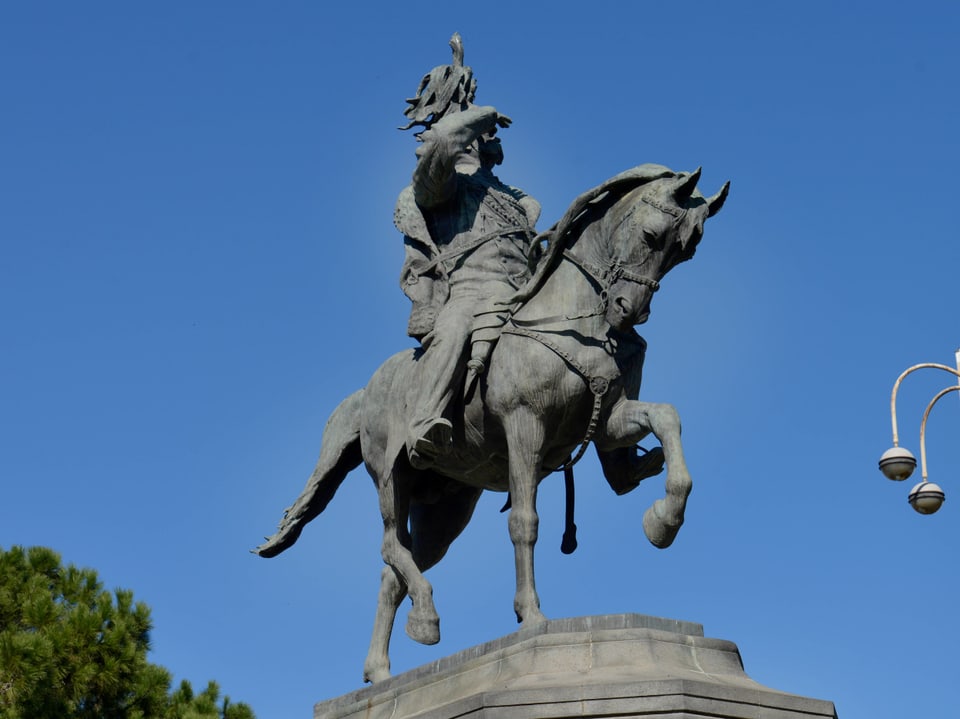 Ein Standbild von König Vittorio Emanuele III.
