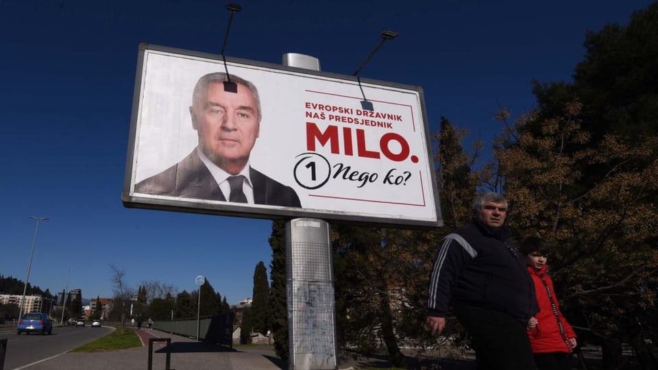 Wahlplakat des amtierenden Präsidenten Milo Djukanovic.