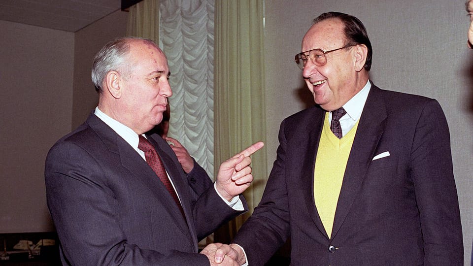 Hans-Dietrich Genscher mit Michail Gorbatschow 1993.