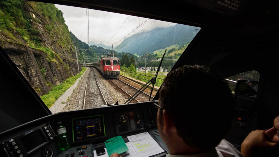 Fahren auf der Gotthard-Bergstrecke.