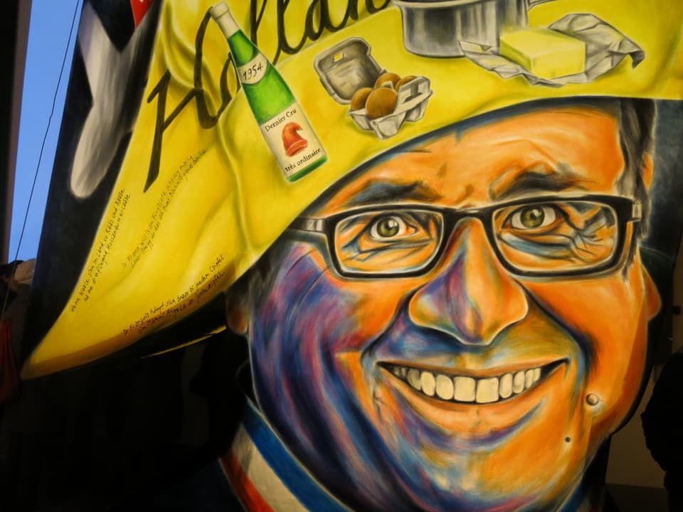 Laterne zeigt den Französischen Präsidenten Hollande mit Napoleon-Hut