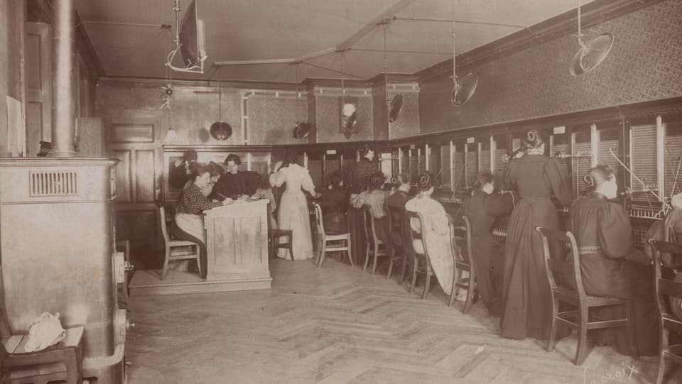 Telefonistinnen ca. 1890 / 1900