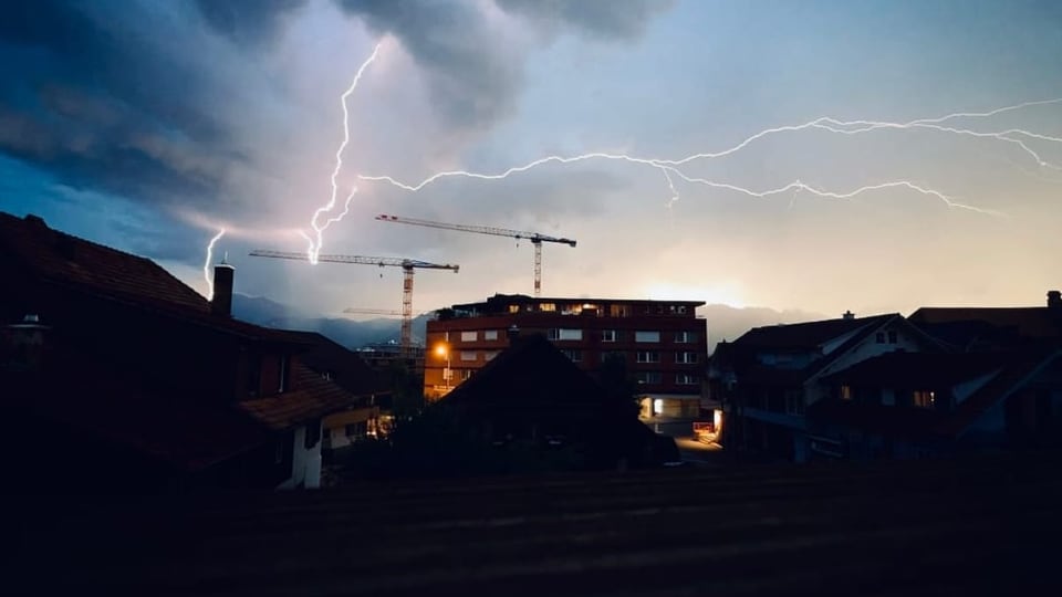 Steffisburg/BE Ein Blitz.