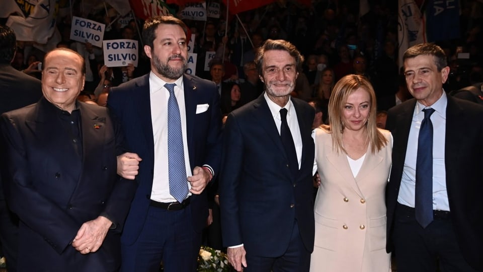 (v.l.n.r.) Silvio Berlusconi, Matteo Salvini, Attilio Fontana, Giorgia Meloni und Maurizio Lupi 