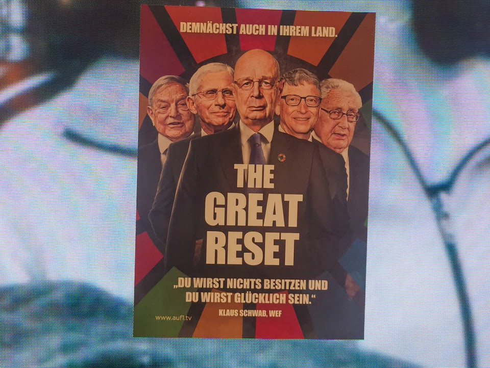 Poster mit der Aufschrift «The Great Reset» und George Soros, Anthony Fauci, Klaus Schwab, Bill Gates, Henry Kissinger. 