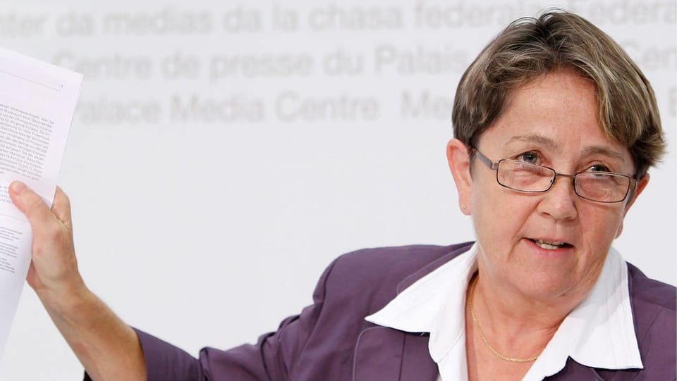 Hildegard Fässler spricht 2010 als SP-Nationalrätin bei einer Medienkonferenz über die Steuergerechtigkeits-Initiave der SP.