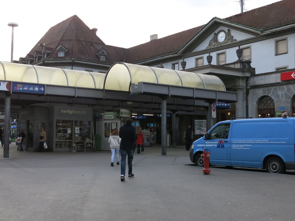 Der Bahnhofplatz.