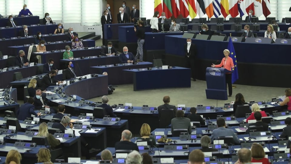 Vor dem EU-Parlament legte Kommissionspräsident Ursula von der Leyen ihren jährlichen Rechenschaftsbericht vor.