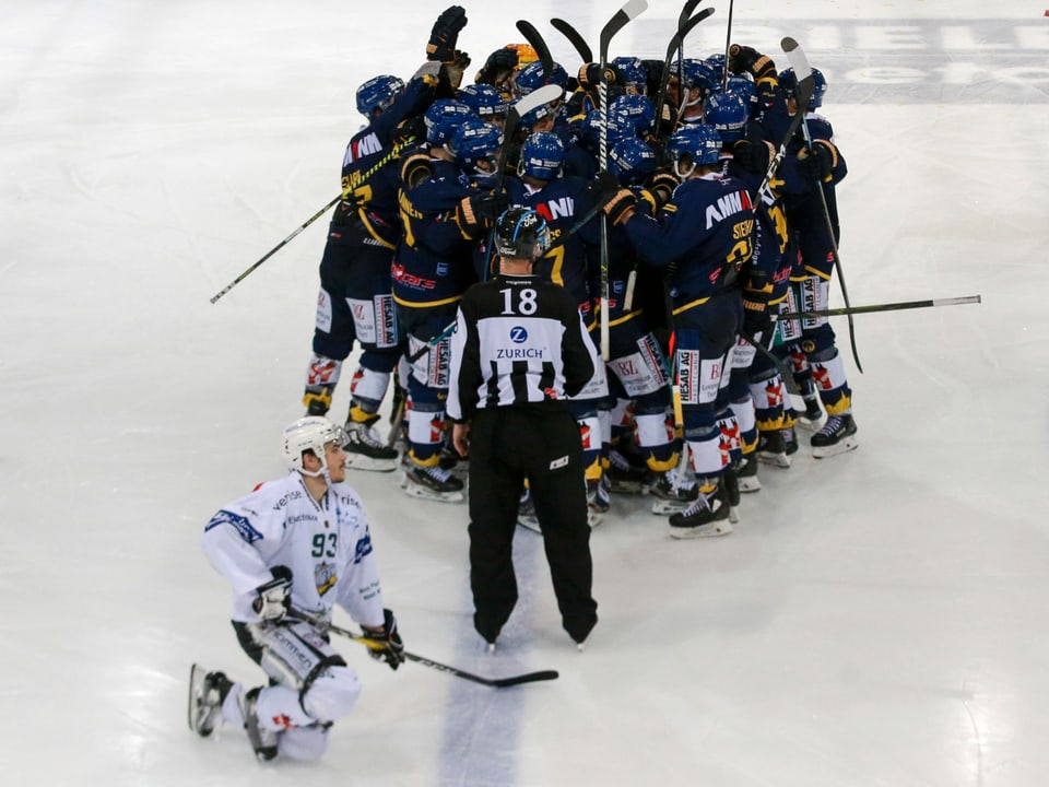 Sieg im Derby Hockeyspielere