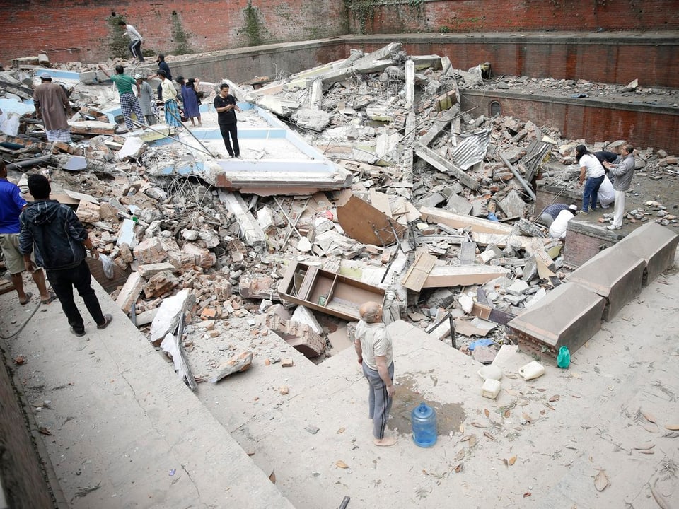 In sich zusammengestürztes Haus in Kathmandu.