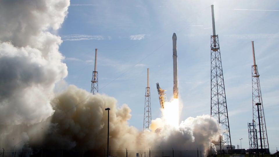 Die SpaceX-Falcon-9-Rakete beim Start in Cape Canaveral in Florida.