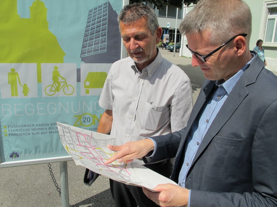 Adrian Balz, Leiter Baudirektion (links), und Baudirektor Thomas Marbet (SP) diskutieren über Änderungen in der Innenstadt.