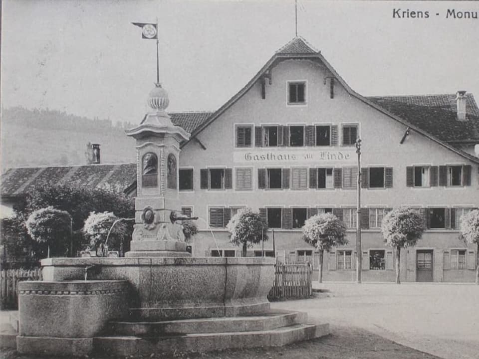 Alte Ansicht vom Dorfplatz von Kriens mit dem Gasthof Linde