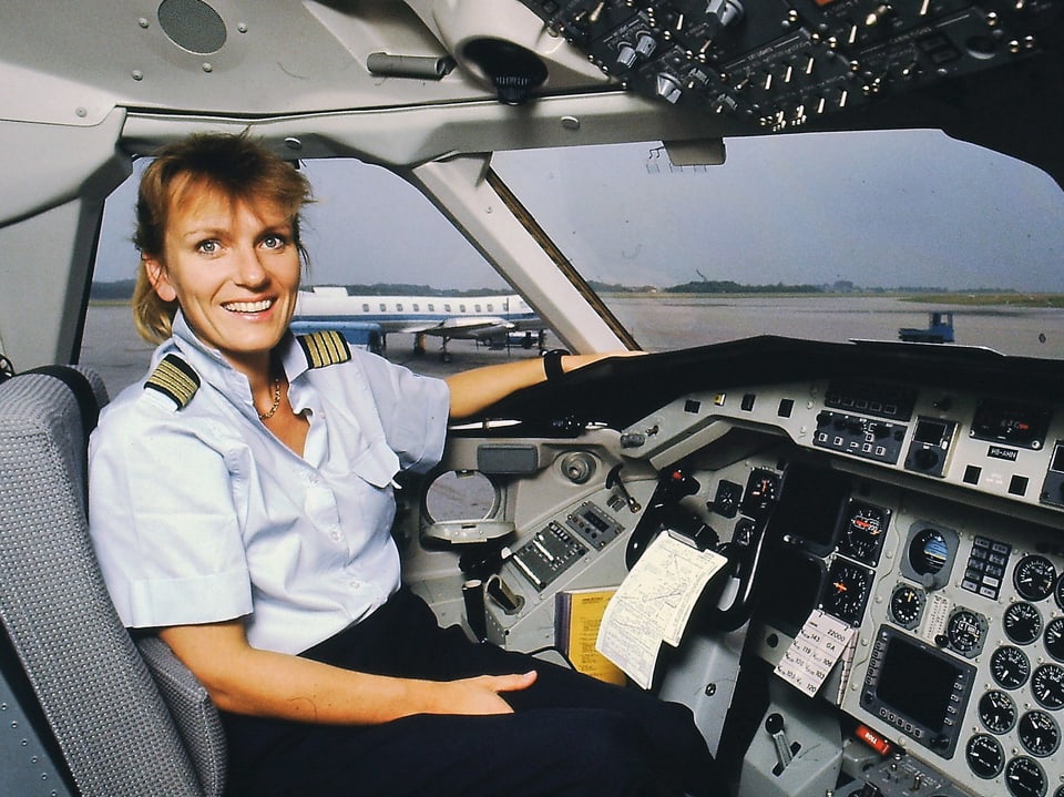 Regula Eichenberger im Cockpit.