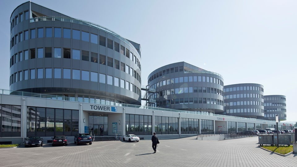 Das Hauptquartier von Transocean in Steinhausen (Gebäude links)
