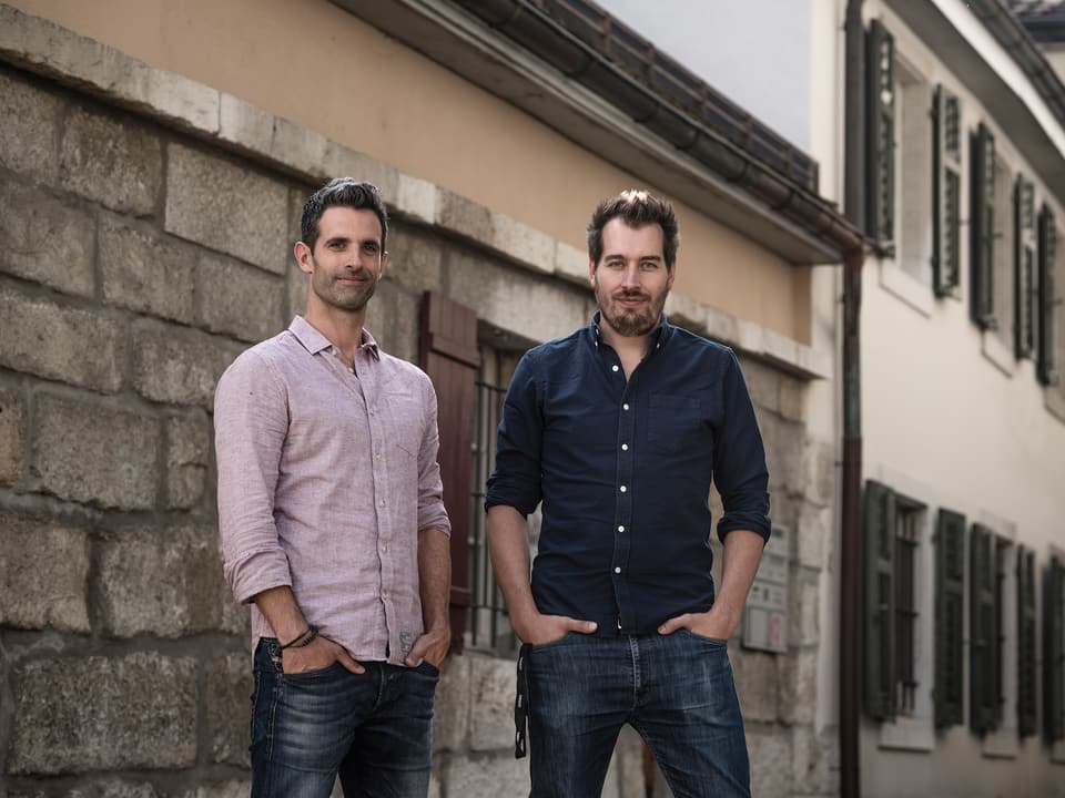 Philippe Gerber und Raphael Oberholzer zogen einen Tag lang um die Solothurner Häuser.