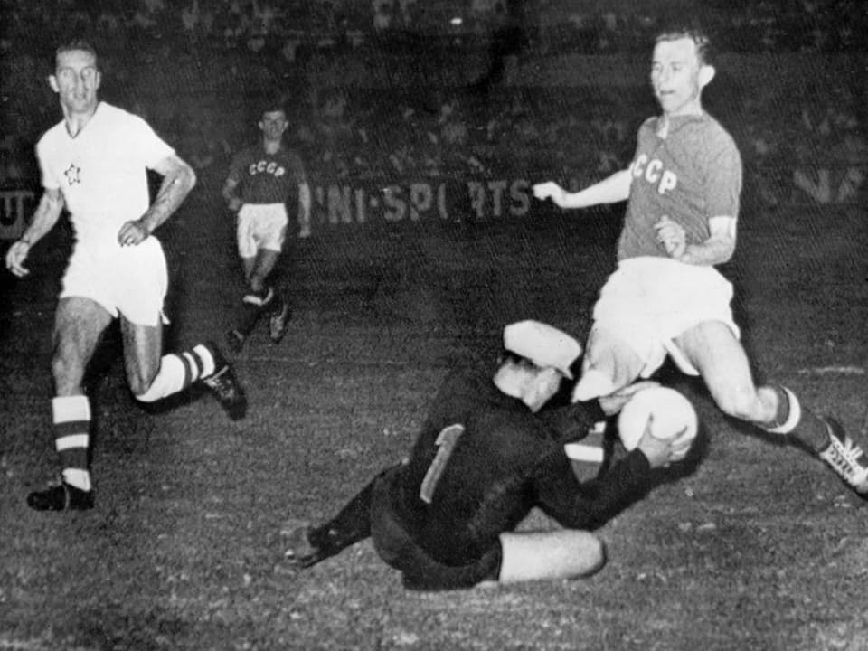 Spielszene aus einer Partie an der Fussball-EM 1960.