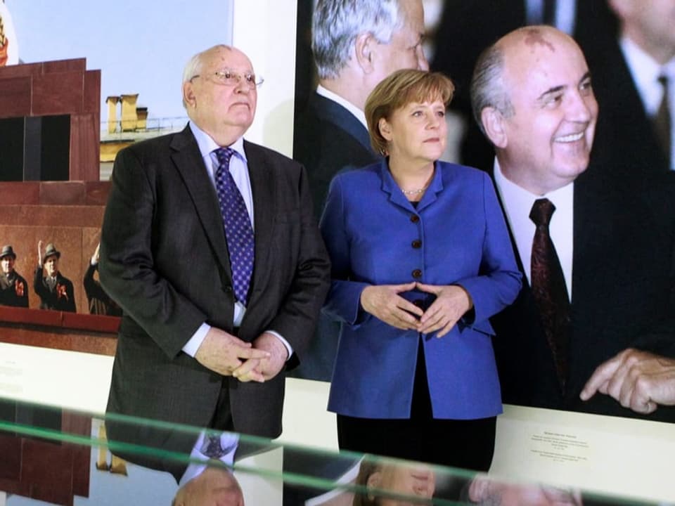 Gorbatschow neben Merkel.