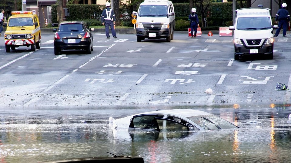 Auto im Wasser versunken