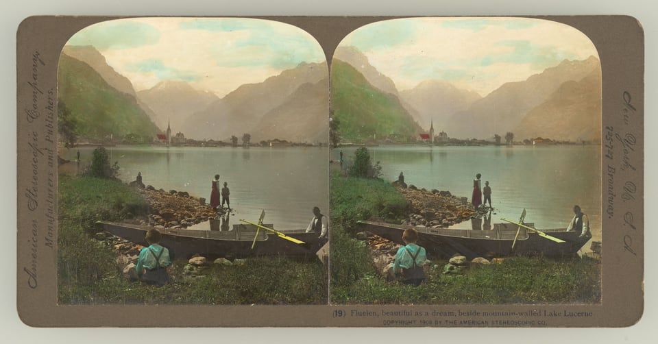 Zweifache kolorierte Aufnahme eines Sees mit Menschen im Vorder- und Bergen im Hintergrund.